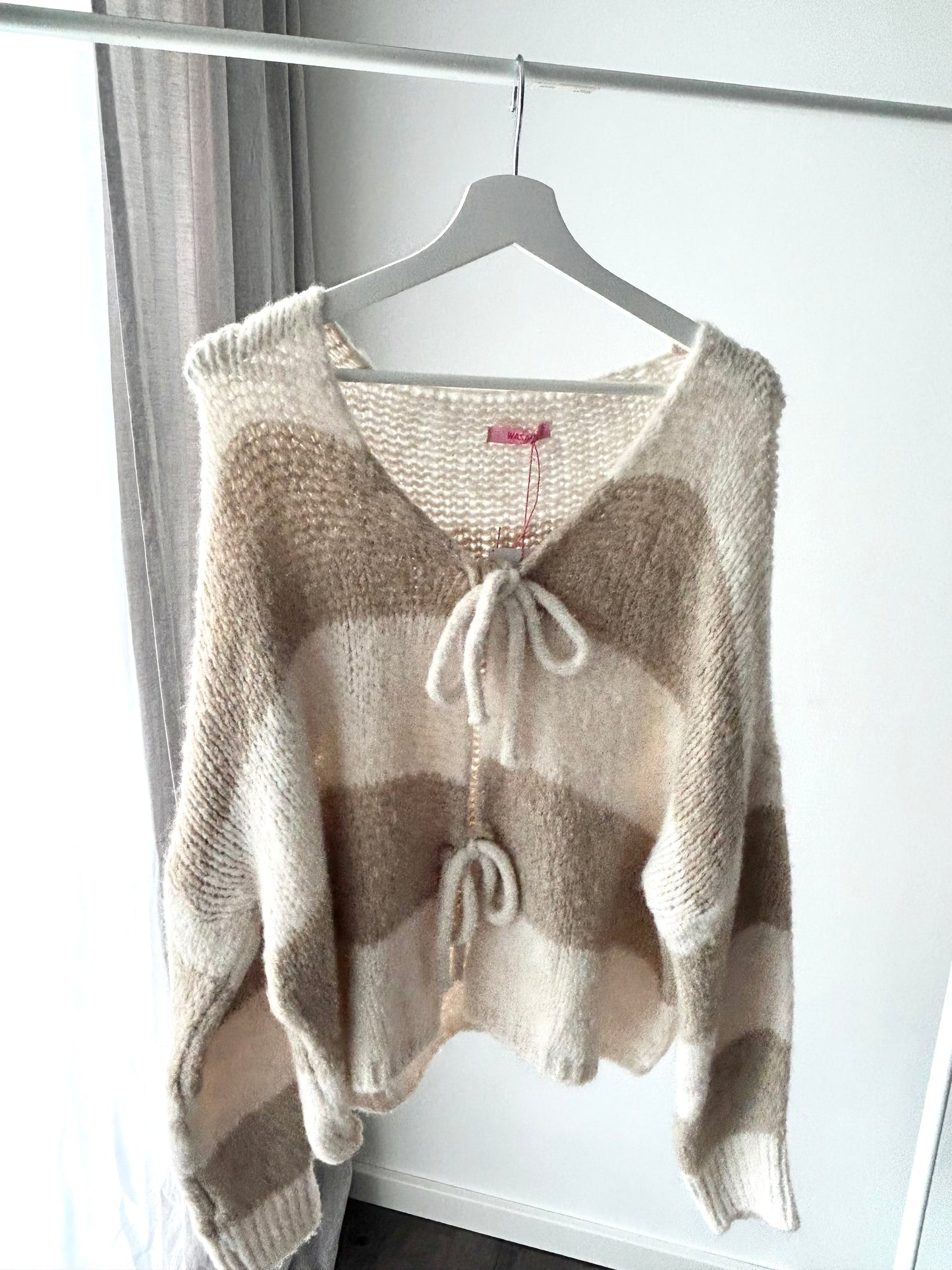 Schleifi Strickjacke Beige Streifen 🎀