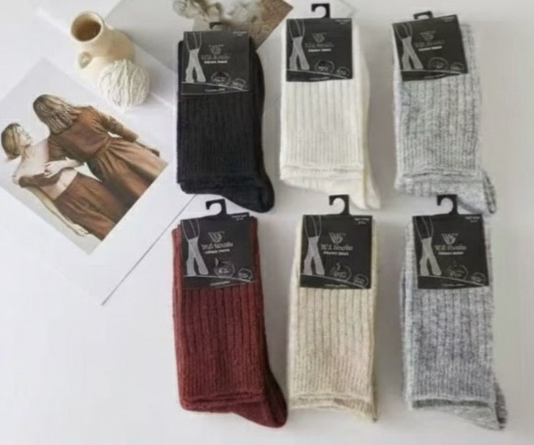 Hohe Wollsocken