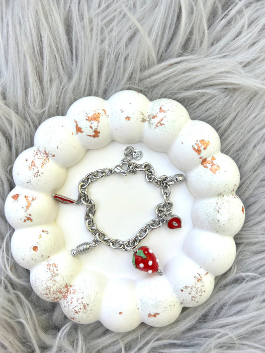 Strawberry Charm Armband Silber