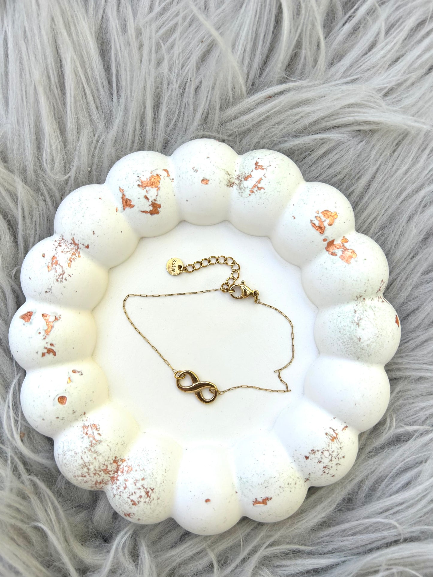 Infinity Armband Gold