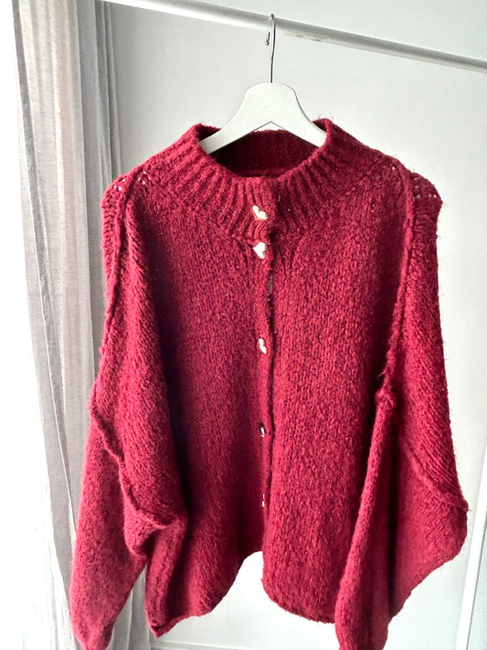 Strickjacke Weinrot Herzknöpfe